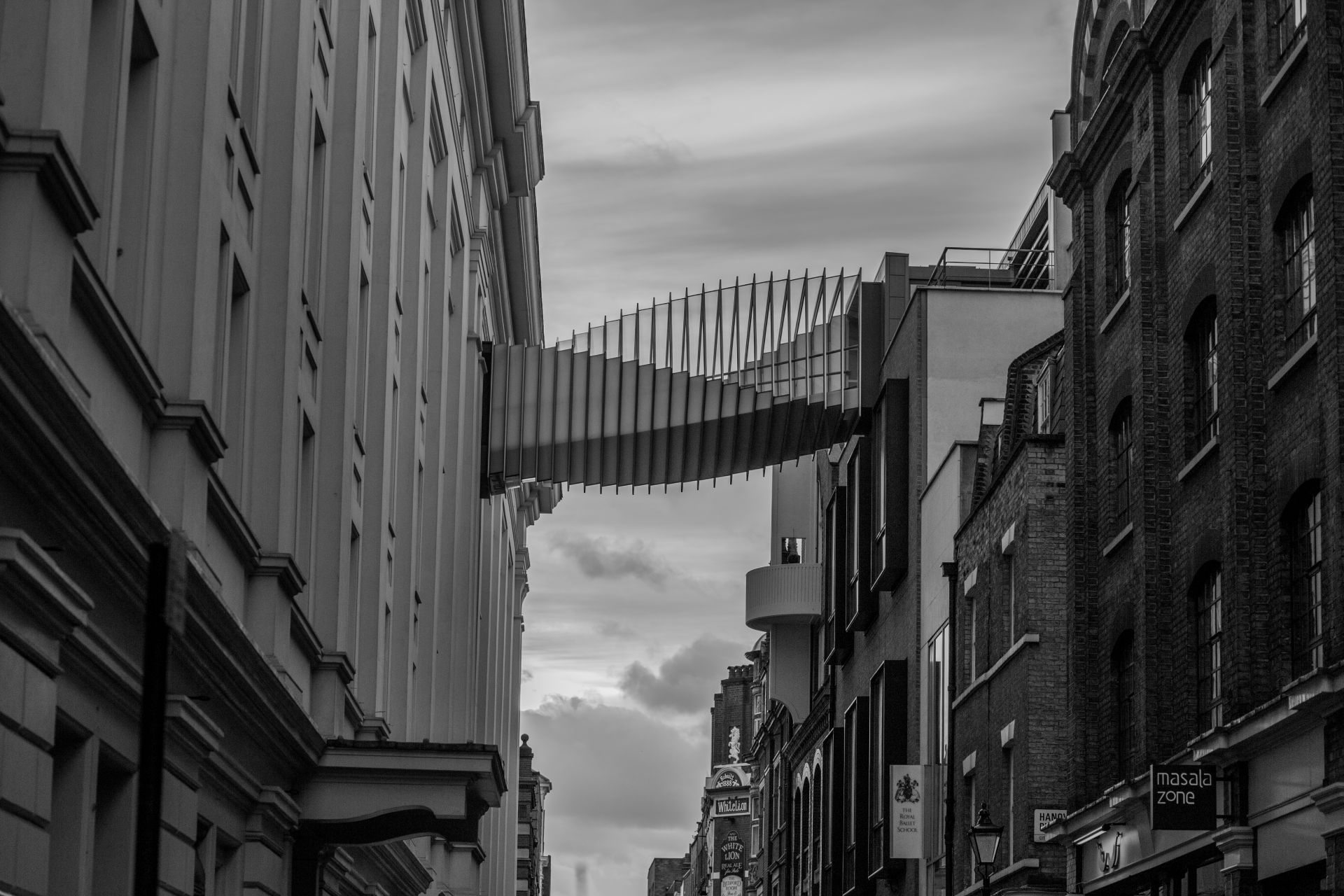 重拾活力,告別疼痛:骨刺免開刀,微創治療為您的脊椎問題找到解答